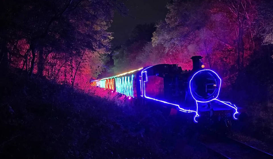 You Can Ride A Festive Steam Train Covered In Lights In London This Winter