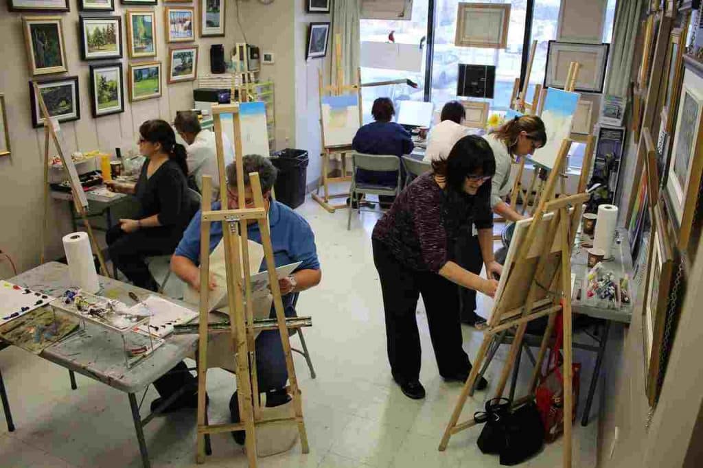 People painting some art at one of the best painting classes in London