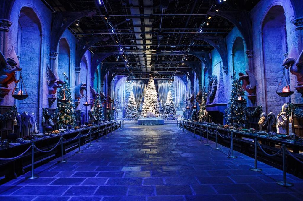 A magnificent great hall at Christmas on the Harry Potter Studio Tour