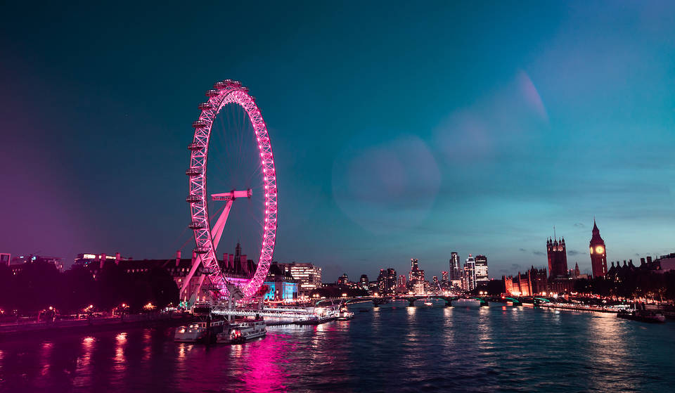 See London’s Skyline Light Up For Christmas From The London Eye This Winter