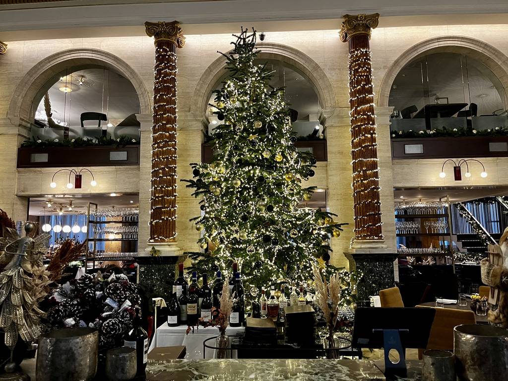 a christmas tree in the middle of the piazza italiana dining room