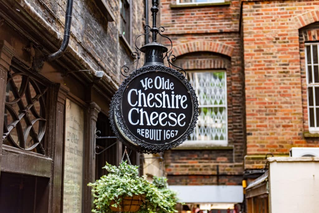 the sign for ye olde cheshire cheese